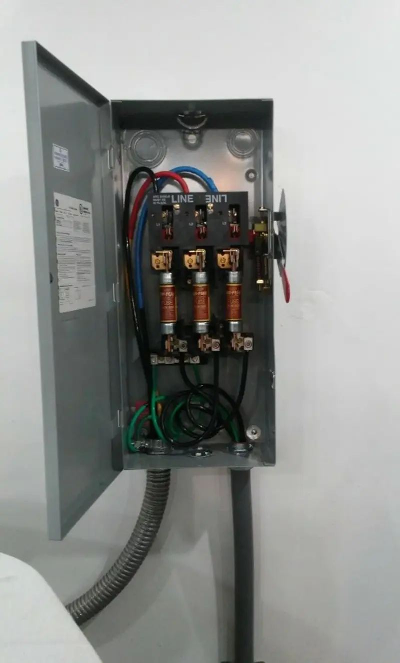 Three-phase disconnect switch installed for Electrical Wiring & Rewiring in Lauderdale Lakes